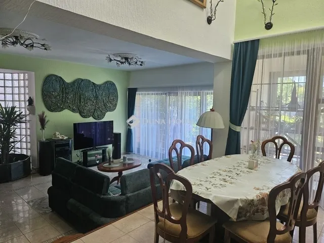 Eladó ház Budapest XVI. kerület, Rákosszentmihály 320 nm