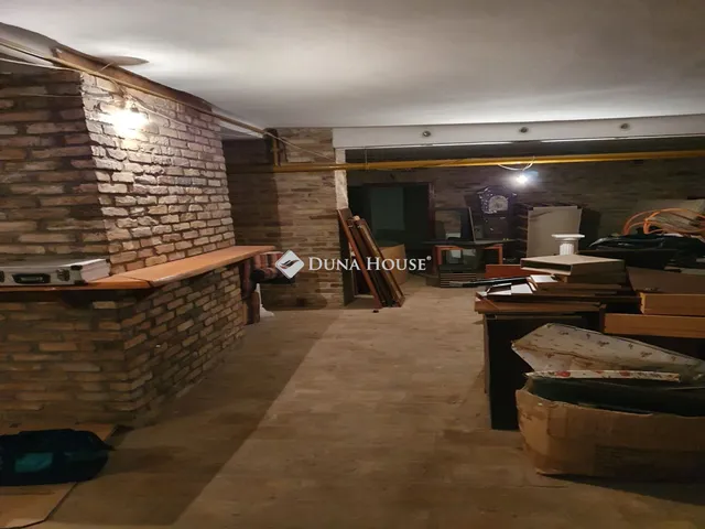 Eladó kereskedelmi és ipari ingatlan Budapest VI. kerület, Nagykörúton belüli terület 75 nm