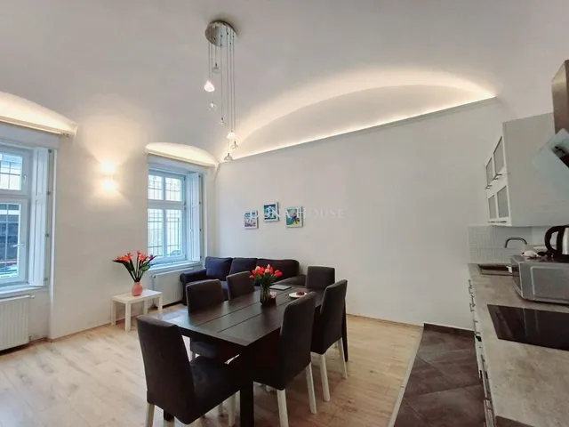 Eladó lakás Budapest VI. kerület 71 nm