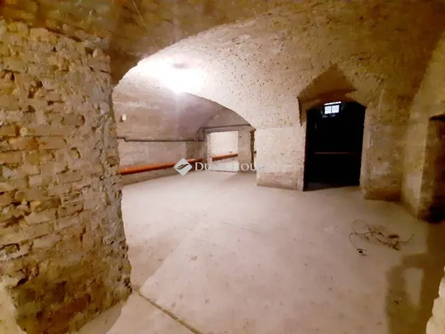 Eladó kereskedelmi és ipari ingatlan Budapest VI. kerület, Nagykörúton kívüli terület 309 nm