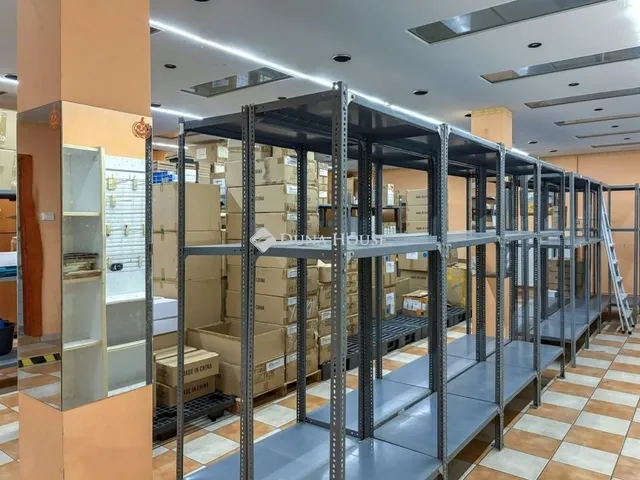 Eladó kereskedelmi és ipari ingatlan Budapest XIII. kerület 276 nm