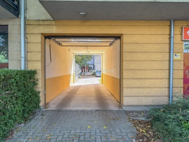 Eladó kereskedelmi és ipari ingatlan Budapest XIII. kerület 276 nm