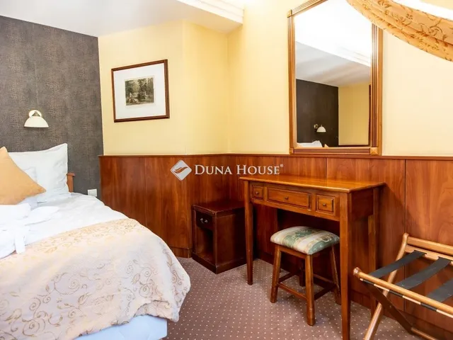 Eladó kereskedelmi és ipari ingatlan Monor 2016 nm