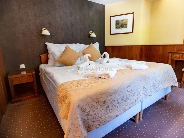 Eladó kereskedelmi és ipari ingatlan Monor 2016 nm