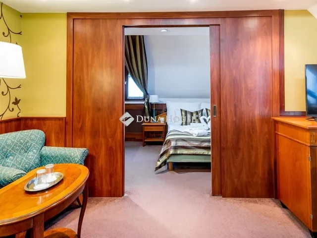 Eladó kereskedelmi és ipari ingatlan Monor 2016 nm