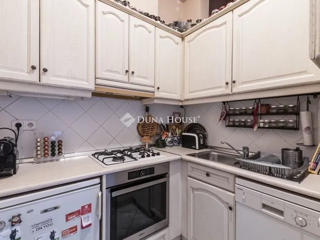 Eladó lakás Budapest VI. kerület, Nagykörúton belüli terület 80 nm