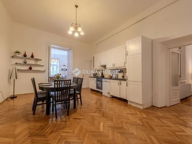 Eladó lakás Budapest VI. kerület, Nagykörúton kívüli terület 105 nm