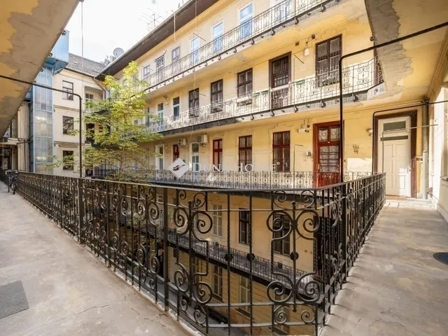 Eladó lakás Budapest VI. kerület, Nagykörúton kívüli terület 105 nm