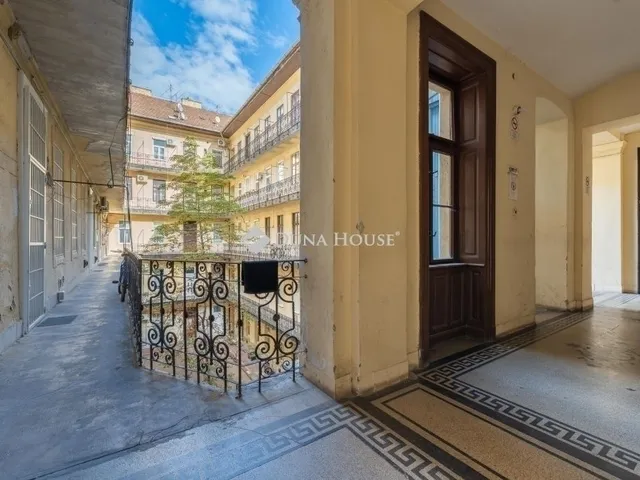 Eladó lakás Budapest VI. kerület, Nagykörúton kívüli terület 105 nm