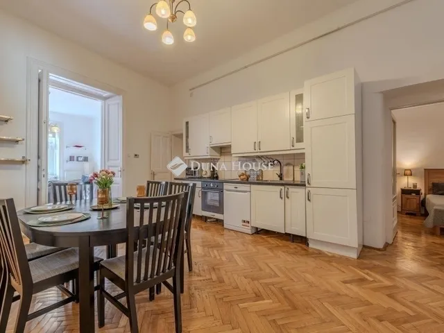 Eladó lakás Budapest VI. kerület, Nagykörúton kívüli terület 105 nm