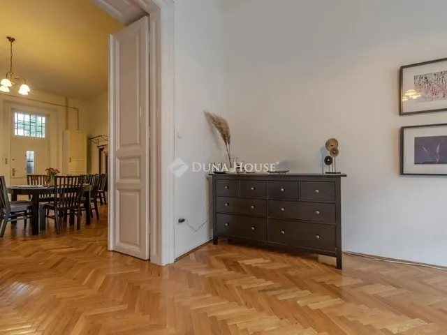 Eladó lakás Budapest VI. kerület, Nagykörúton kívüli terület 105 nm