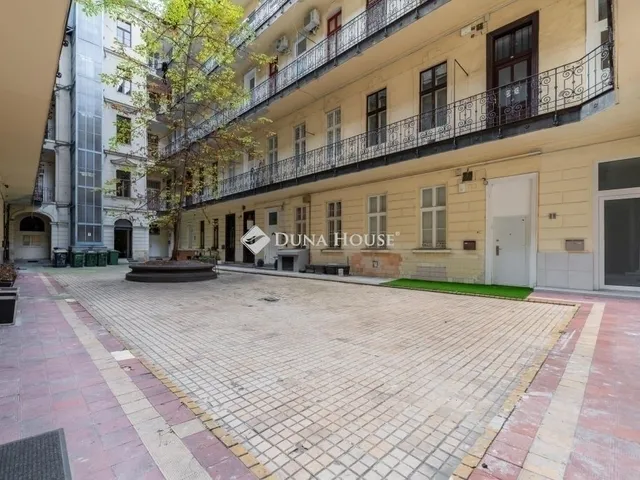 Eladó lakás Budapest VI. kerület, Nagykörúton kívüli terület 105 nm