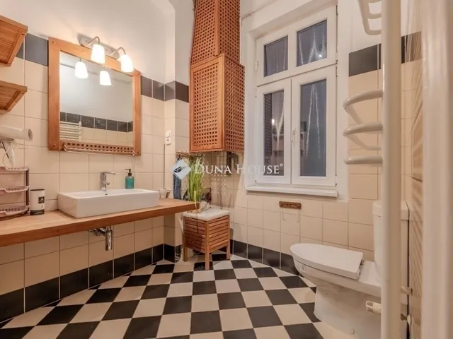 Eladó lakás Budapest VI. kerület, Nagykörúton kívüli terület 105 nm