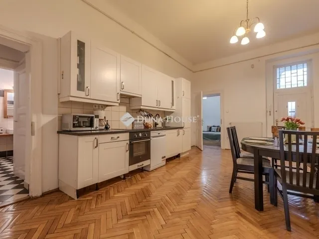 Eladó lakás Budapest VI. kerület, Nagykörúton kívüli terület 105 nm