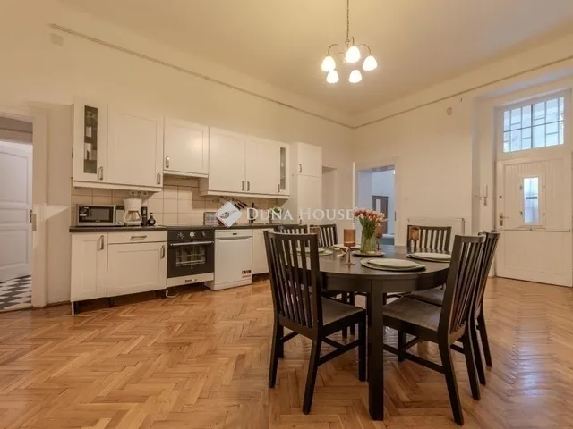 Eladó lakás Budapest VI. kerület, Nagykörúton kívüli terület 105 nm