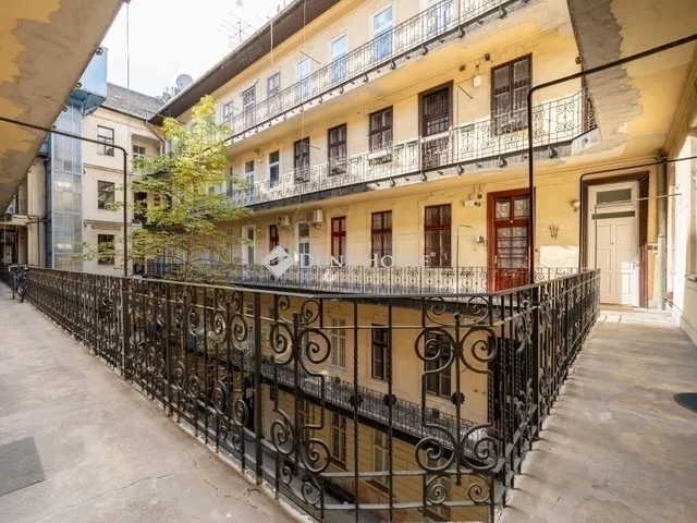 Eladó lakás Budapest VI. kerület, Nagykörúton kívüli terület 105 nm