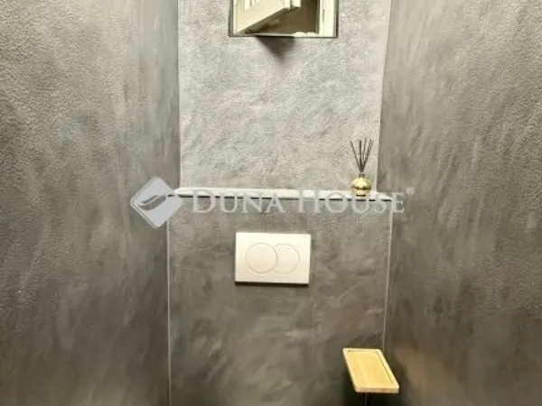 Eladó lakás Budapest VI. kerület, Nagykörúton kívüli terület 70 nm