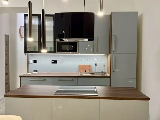 Eladó lakás Budapest VI. kerület, Nagykörúton kívüli terület 70 nm