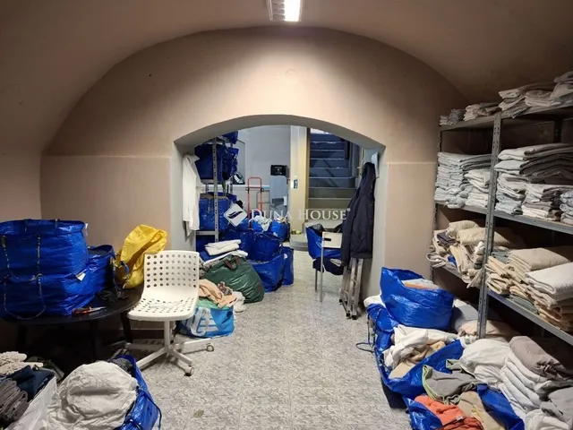 Eladó kereskedelmi és ipari ingatlan Budapest VII. kerület 52 nm