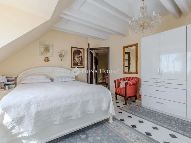 Eladó ház Leányfalu 290 nm