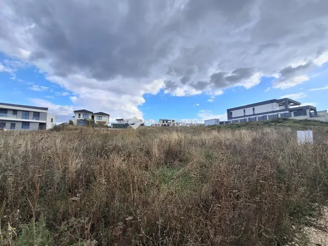 Eladó telek Üröm 3662 nm