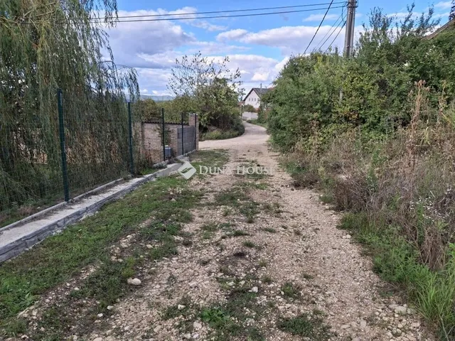 Eladó telek Üröm 3662 nm