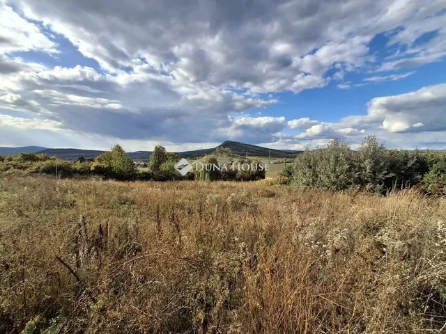 Eladó telek Üröm 3662 nm