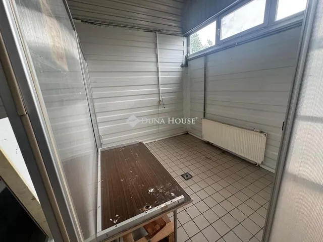 Eladó kereskedelmi és ipari ingatlan Törökbálint 200 nm