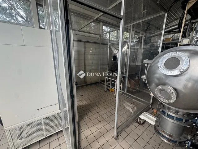 Eladó kereskedelmi és ipari ingatlan Törökbálint 200 nm