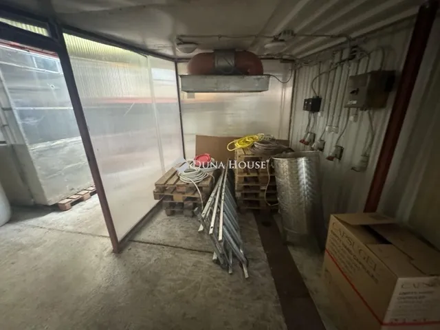 Eladó kereskedelmi és ipari ingatlan Törökbálint 200 nm