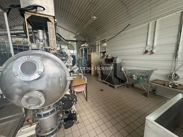 Eladó kereskedelmi és ipari ingatlan Törökbálint 200 nm