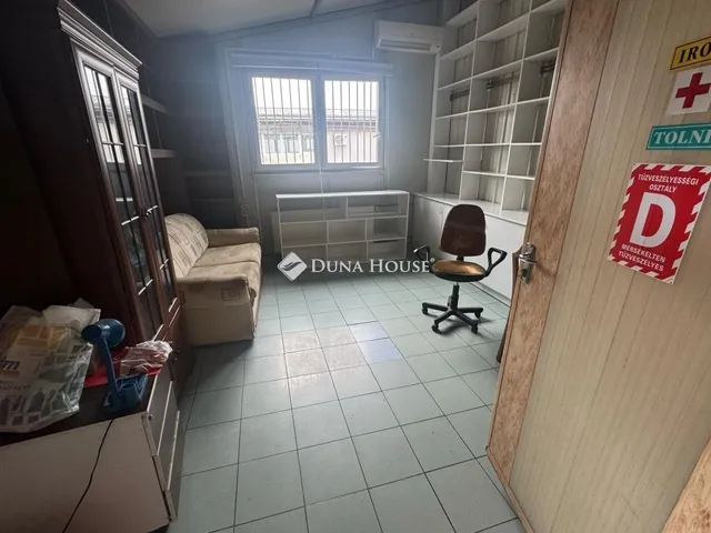 Eladó kereskedelmi és ipari ingatlan Törökbálint 200 nm