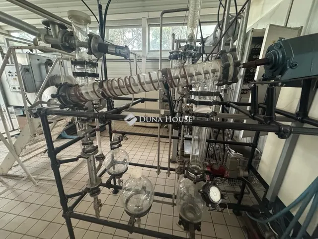 Eladó kereskedelmi és ipari ingatlan Törökbálint 200 nm