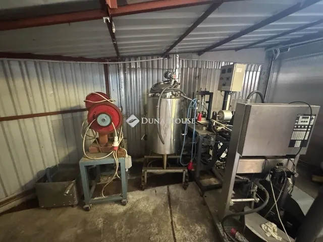 Eladó kereskedelmi és ipari ingatlan Törökbálint 200 nm