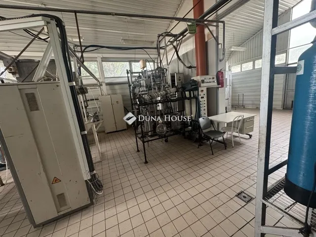 Eladó kereskedelmi és ipari ingatlan Törökbálint 200 nm