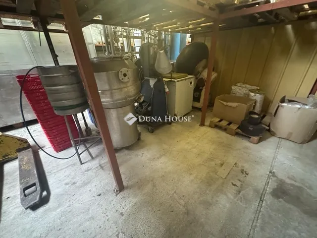 Eladó kereskedelmi és ipari ingatlan Törökbálint 200 nm