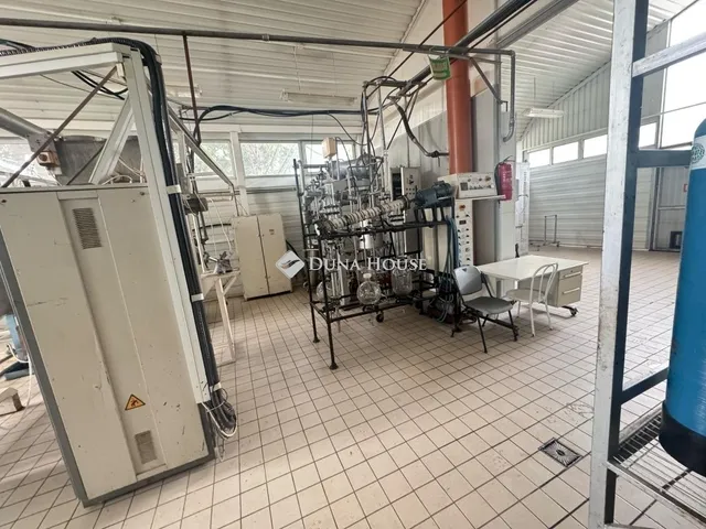 Eladó kereskedelmi és ipari ingatlan Törökbálint 200 nm