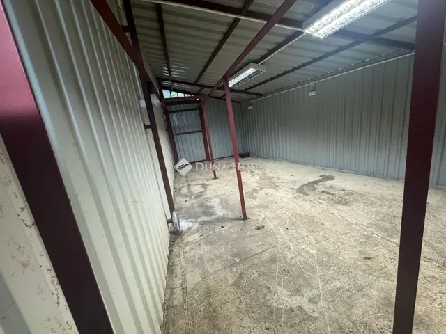 Eladó kereskedelmi és ipari ingatlan Törökbálint 200 nm