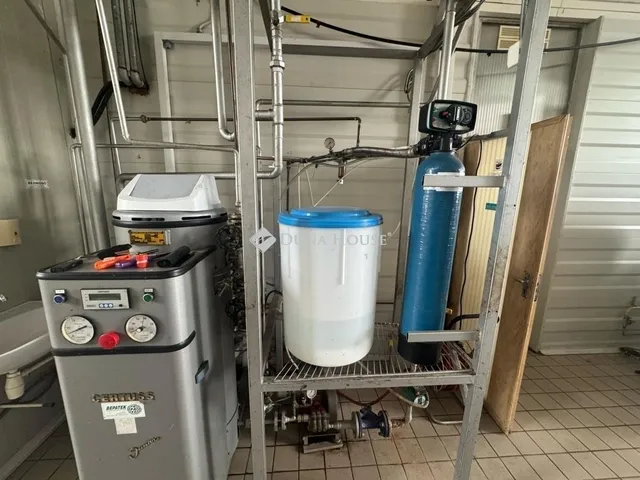 Eladó kereskedelmi és ipari ingatlan Törökbálint 200 nm
