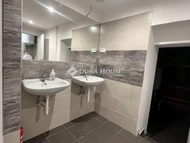 Eladó kereskedelmi és ipari ingatlan Budapest VI. kerület, Nagykörúton belüli terület 213 nm