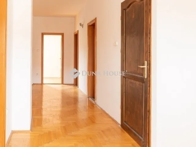 Eladó ház Budapest XVIII. kerület, Szemeretelep 196 nm