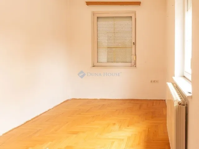 Eladó ház Budapest XVIII. kerület, Szemeretelep 196 nm