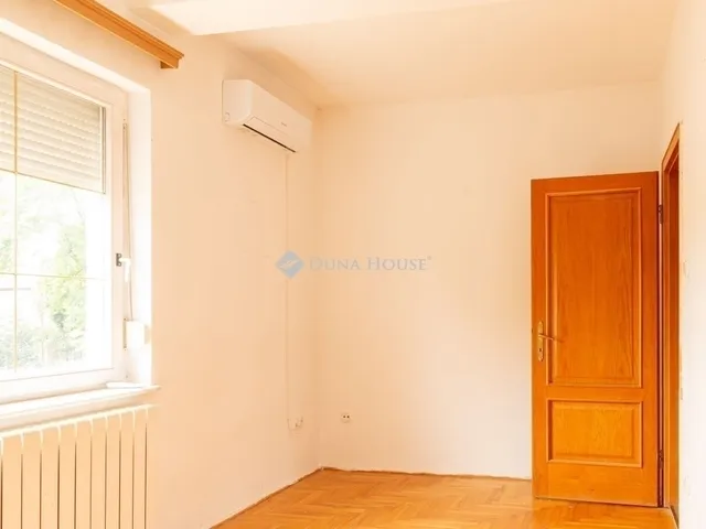 Eladó ház Budapest XVIII. kerület, Szemeretelep 196 nm