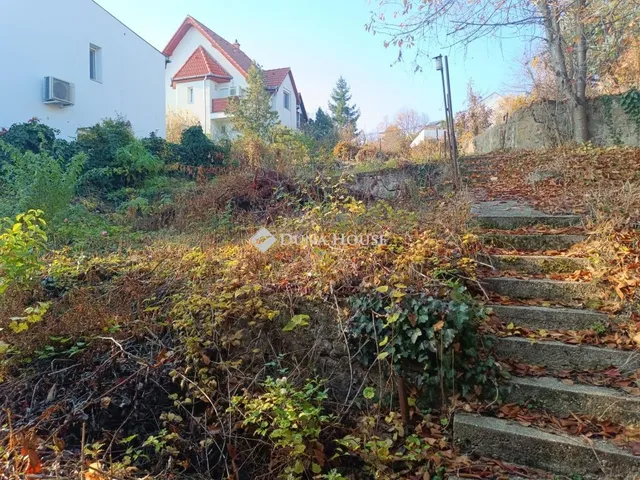 Eladó ház Budapest III. kerület, Táborhegy 200 nm