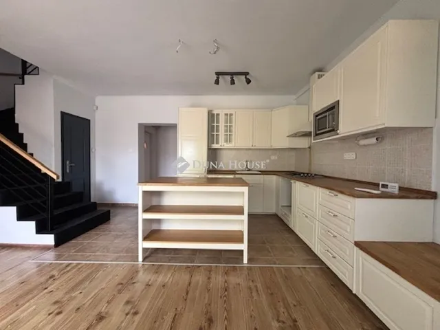 Eladó lakás Üllő 72 nm