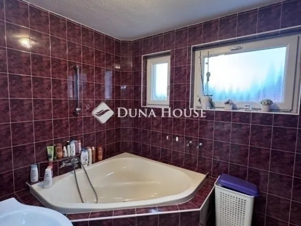 Eladó ház Vecsés 211 nm