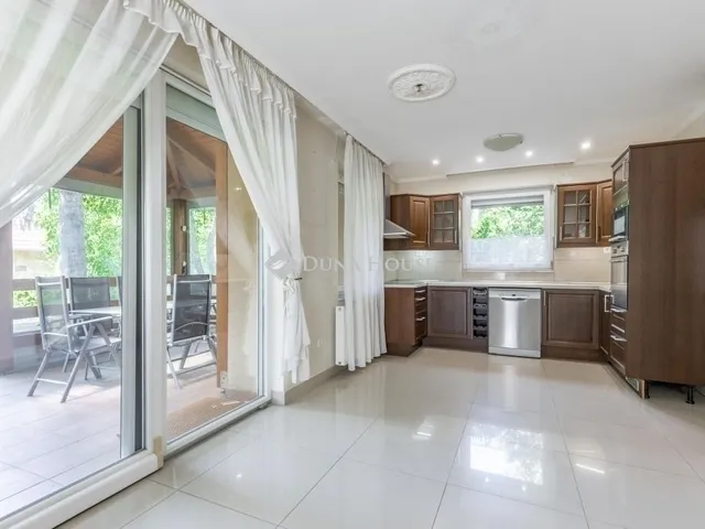 Eladó ház Budapest XVI. kerület, Sashalom 180 nm