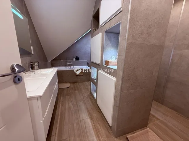 Eladó lakás Érd 150 nm