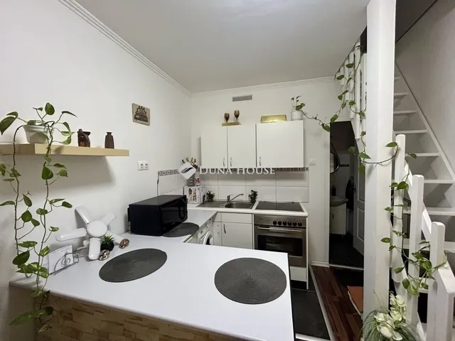 Eladó kereskedelmi és ipari ingatlan Budapest VIII. kerület, Józsefváros 15 nm