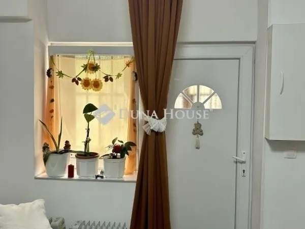 Eladó kereskedelmi és ipari ingatlan Budapest VIII. kerület, Józsefváros 15 nm